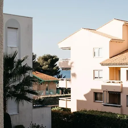 Le Dauphin : Piscine Et 50 M A Pied De La Appartement *